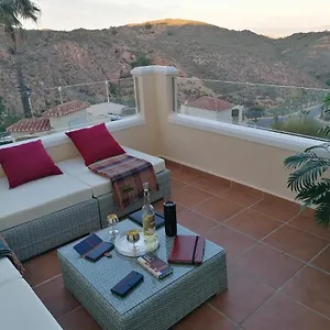 Exquisite Modern 2-bed House In El Pinar De Сasa de vacaciones